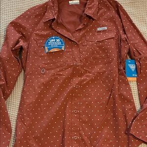 NWT Women’s Columbia Rust Red Polka Dot Long Sleeve Button Shirt, Size Large